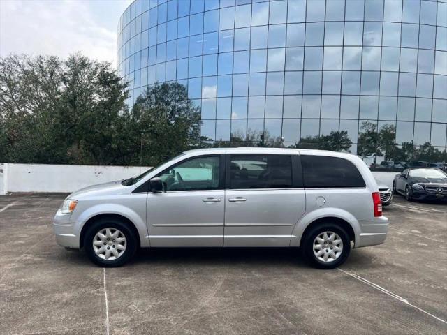 2009 Chrysler Town & Country LX