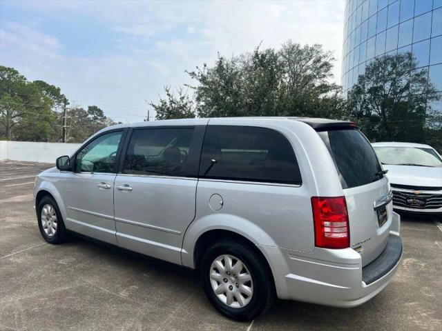 2009 Chrysler Town & Country LX