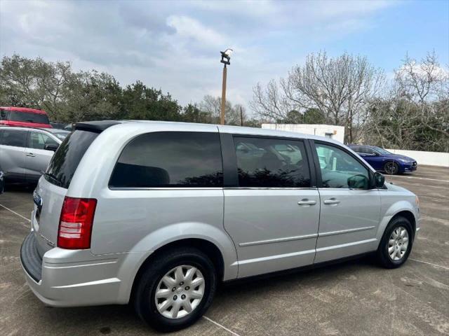 2009 Chrysler Town & Country LX