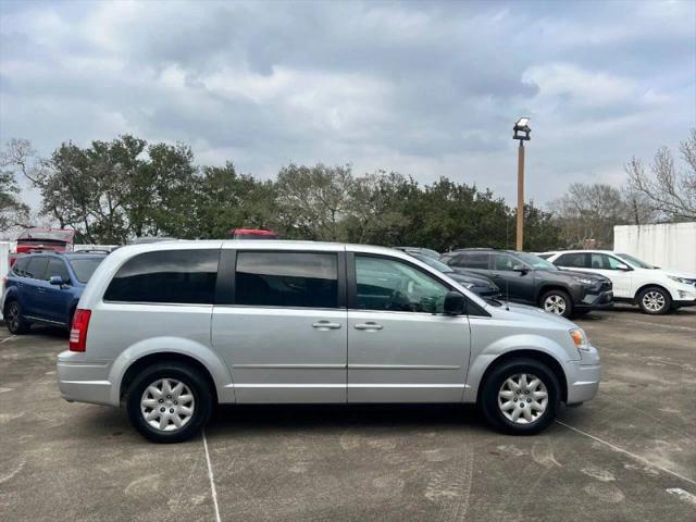 2009 Chrysler Town & Country LX