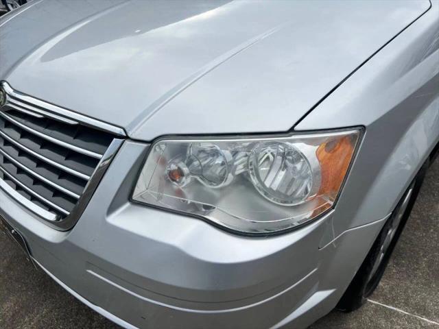 2009 Chrysler Town & Country LX