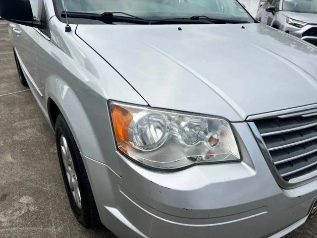 2009 Chrysler Town & Country LX