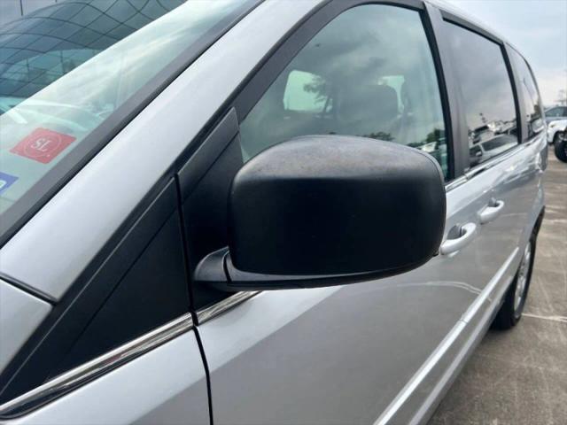 2009 Chrysler Town & Country LX