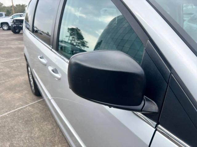 2009 Chrysler Town & Country LX