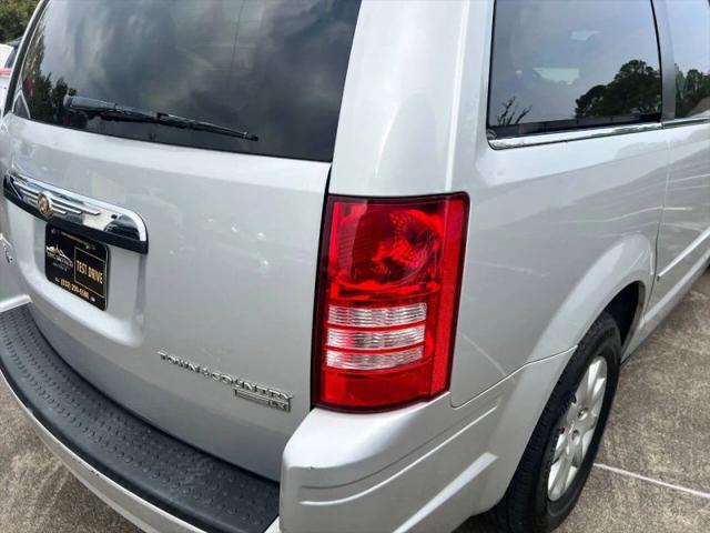 2009 Chrysler Town & Country LX