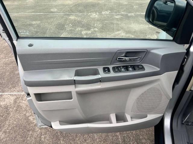 2009 Chrysler Town & Country LX