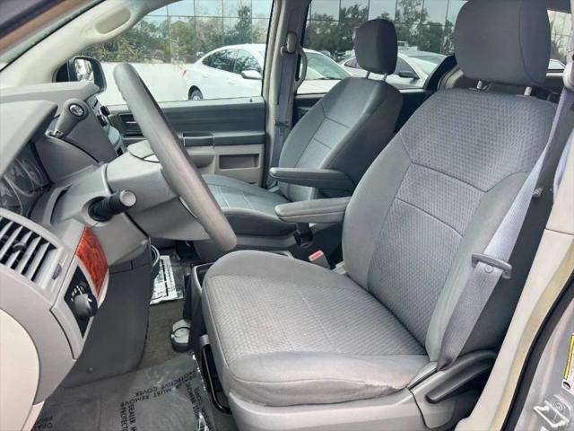 2009 Chrysler Town & Country LX