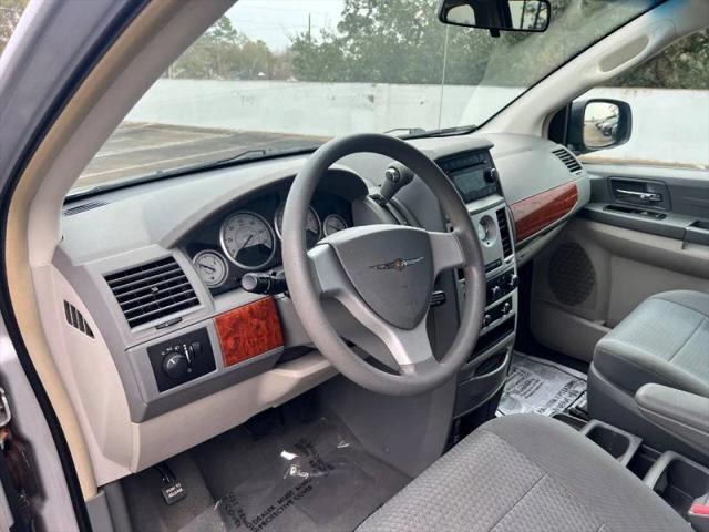 2009 Chrysler Town & Country LX
