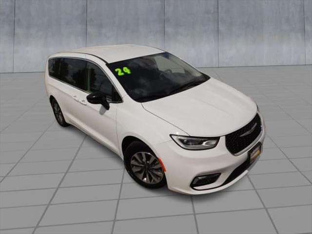 2024 Chrysler Pacifica Hybrid Select