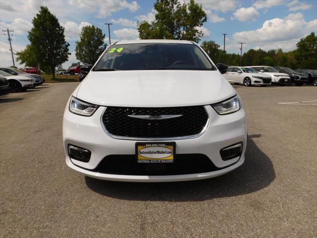 2024 Chrysler Pacifica Hybrid Select
