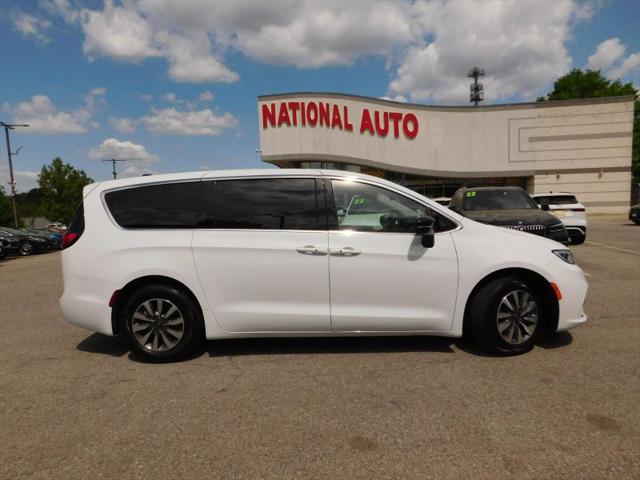 2024 Chrysler Pacifica Hybrid Select