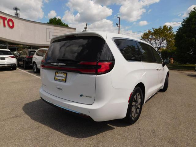 2024 Chrysler Pacifica Hybrid Select