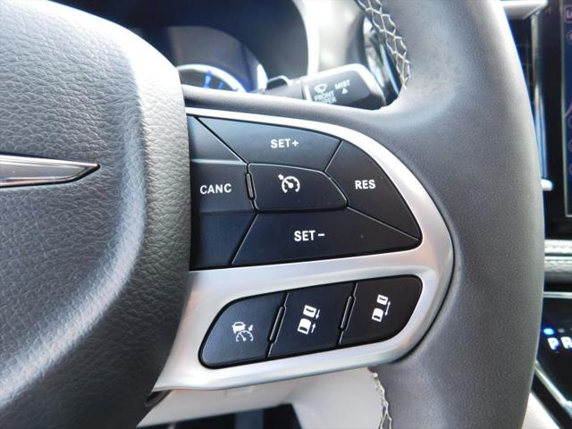 2024 Chrysler Pacifica Hybrid Select