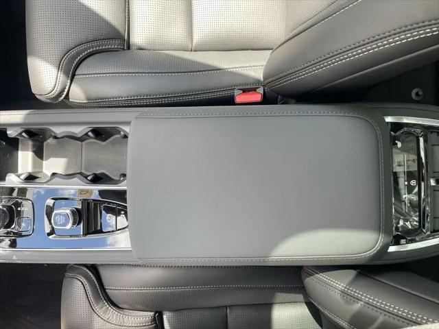 2026 Volvo XC90 Ultra, B6 AWD Gas (mild hybrid), Gasoline, Bright, 7 Seats