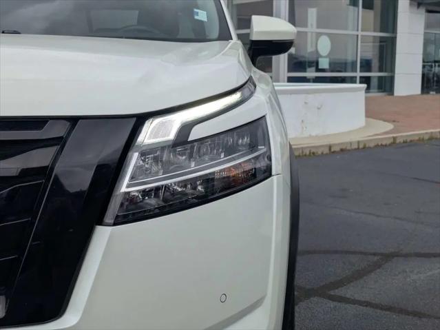 2023 Nissan Pathfinder SL 4WD