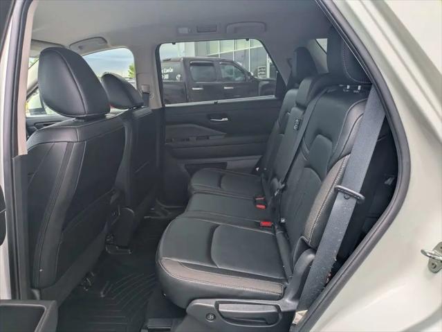 2023 Nissan Pathfinder SL 4WD