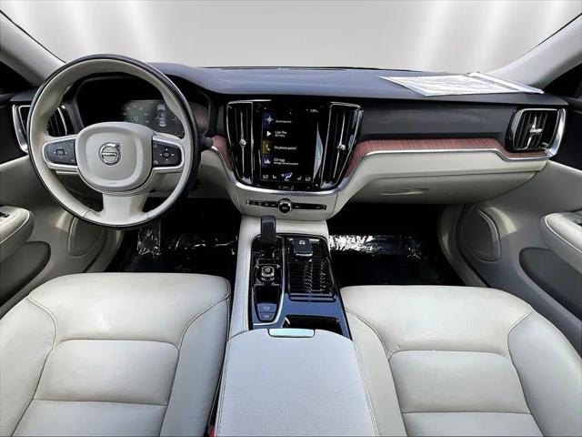 2022 Volvo S60 Recharge T8 Inscription