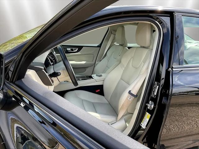 2022 Volvo S60 Recharge T8 Inscription