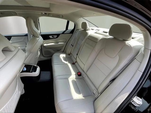 2022 Volvo S60 Recharge T8 Inscription