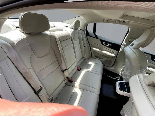 2022 Volvo S60 Recharge T8 Inscription