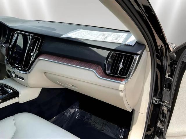 2022 Volvo S60 Recharge T8 Inscription