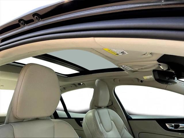 2022 Volvo S60 Recharge T8 Inscription