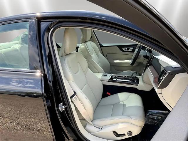 2022 Volvo S60 Recharge T8 Inscription