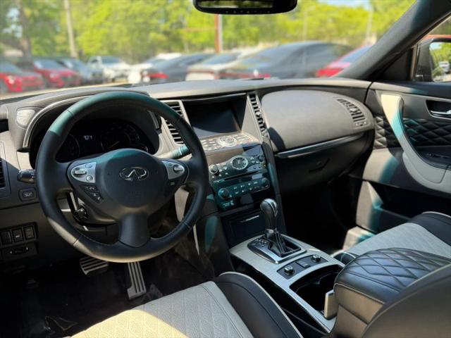 2017 INFINITI QX70 3.7