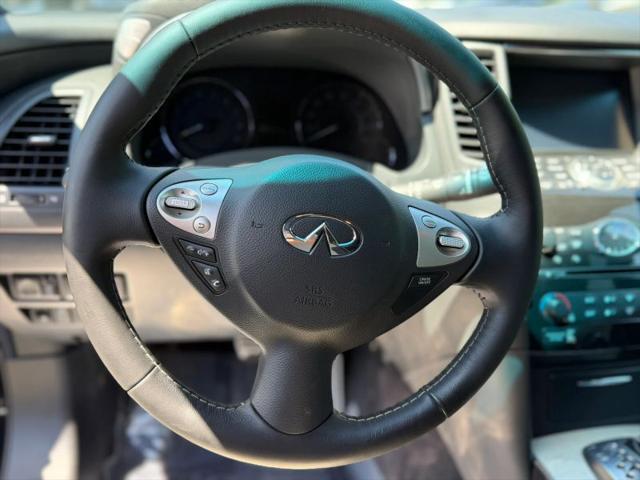 2017 INFINITI QX70 3.7