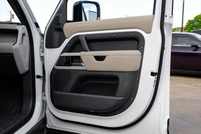 2020 Land Rover Defender 110 SE