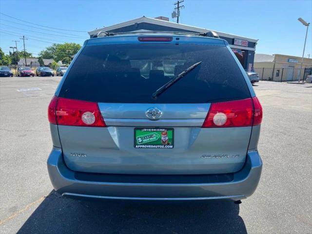 2008 Toyota Sienna LE