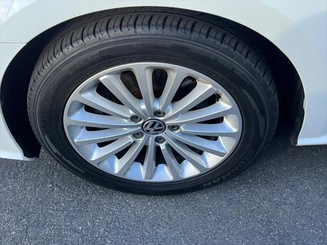 2016 Volkswagen Passat 1.8T SE