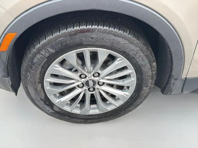 2025 Cadillac XT4 FWD Premium Luxury