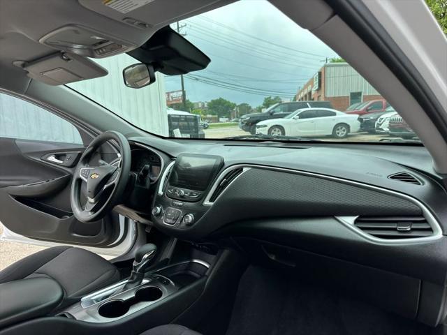 2022 Chevrolet Malibu FWD 1FL