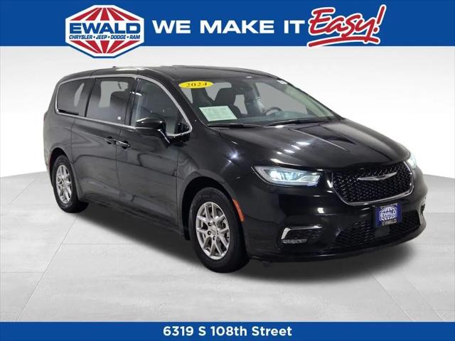 2024 Chrysler Pacifica Touring L for sale in Franklin, WI