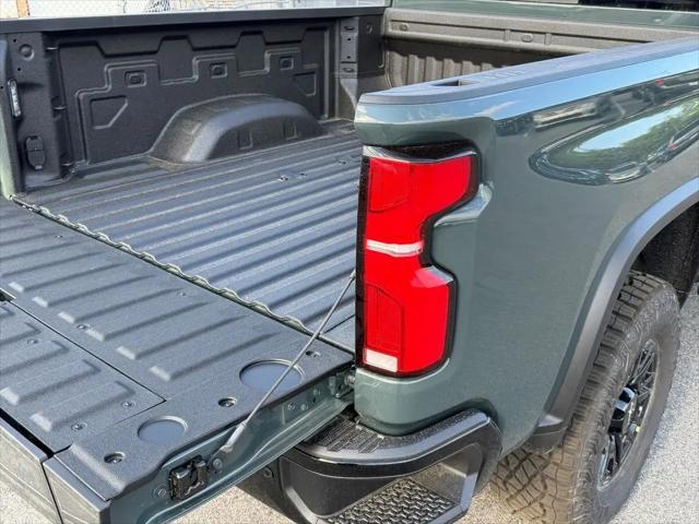 2026 Chevrolet Silverado 2500HD Crew Cab, Standard Bed, XR2, 4WD