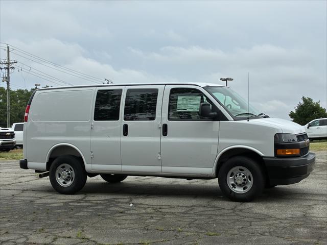 2026 Chevrolet Express Cargo Van 2500 Regular Wheelbase, WT, RWD