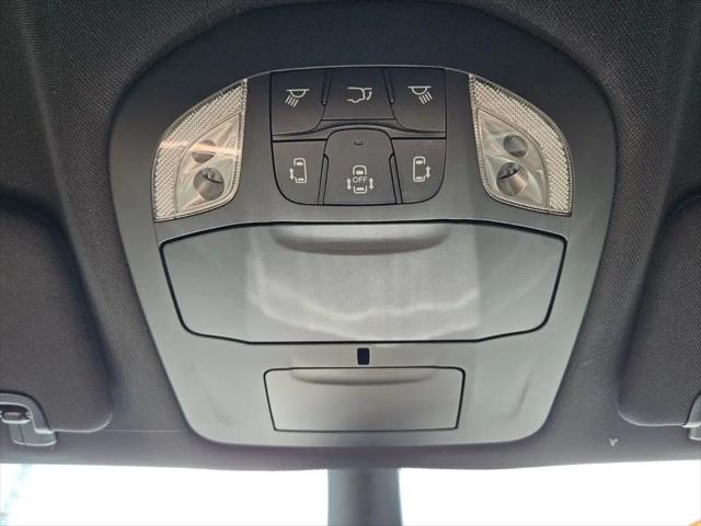 2025 Chrysler Voyager LX