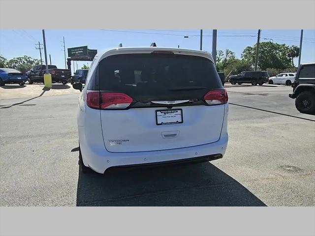 2025 Chrysler Voyager LX