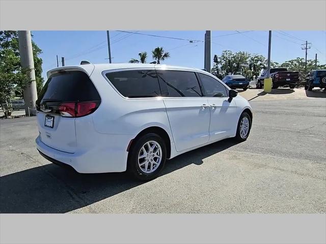 2025 Chrysler Voyager LX