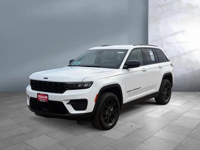 2024 Jeep Grand Cherokee Altitude 4x4 for sale in Sioux Falls, SD