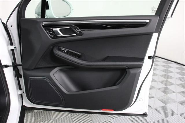 2025 Porsche Macan Macan
