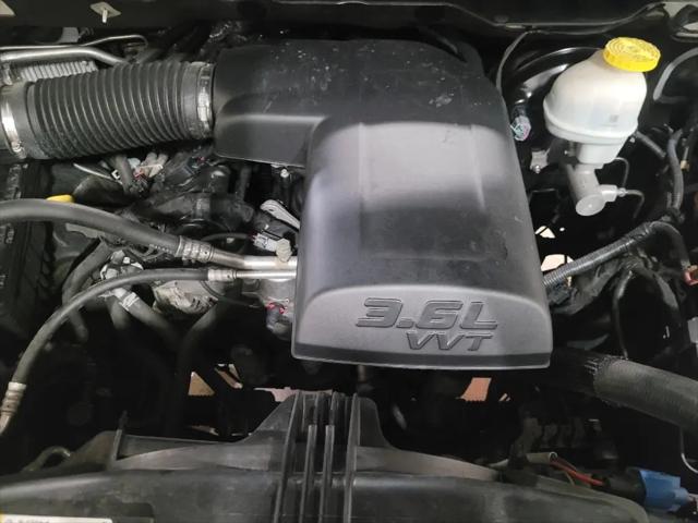 2022 Ram 1500 Classic SLT Crew Cab 4x4 5'7" Box