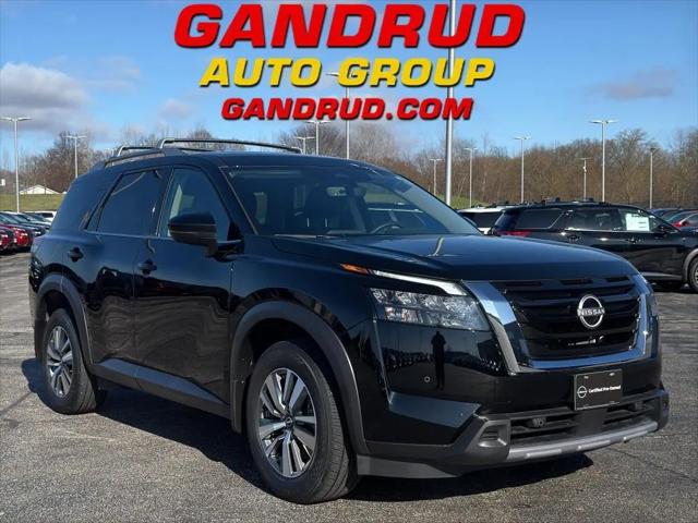 2025 Nissan Pathfinder SL 4WD for sale in Green Bay, WI