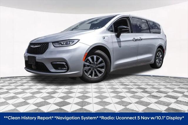 2024 Chrysler Pacifica Hybrid Select