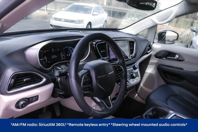 2024 Chrysler Pacifica Hybrid Select