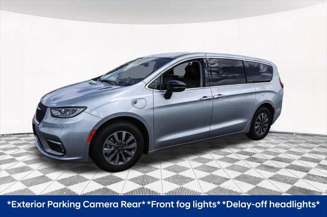 2024 Chrysler Pacifica Hybrid Select