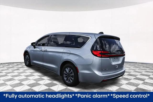 2024 Chrysler Pacifica Hybrid Select