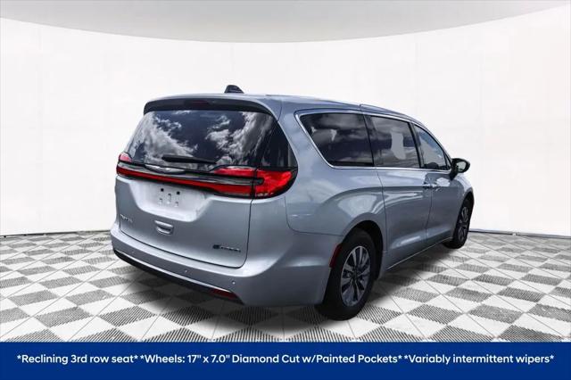 2024 Chrysler Pacifica Hybrid Select