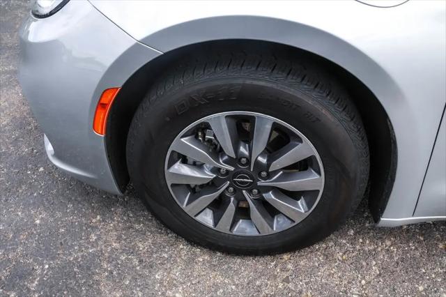 2024 Chrysler Pacifica Hybrid Select